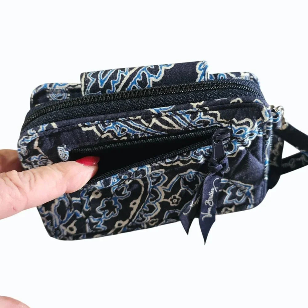 Vera Bradley All Around Zip Wristlet Wallet Blue Bandana Pattern EUC - Picture 3 of 9